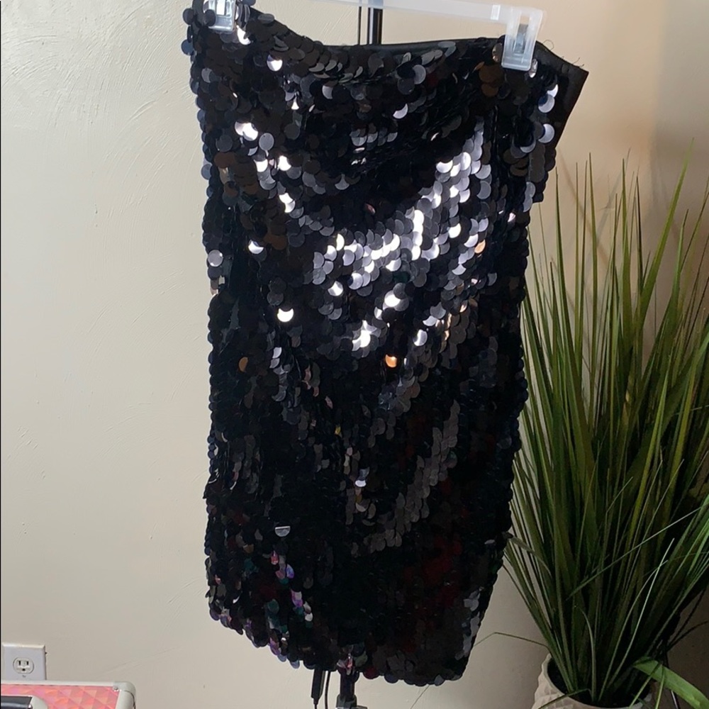 Sequined black strapless dress 🖤